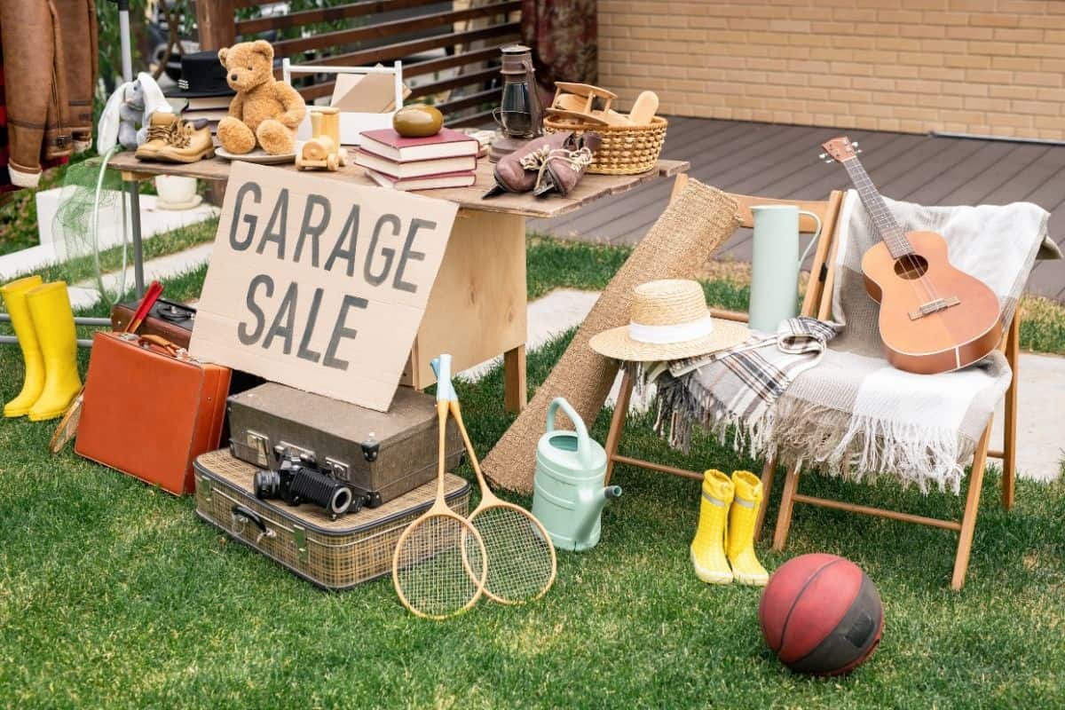 8-tips-for-a-successful-yard-sale-the-simplicity-habit