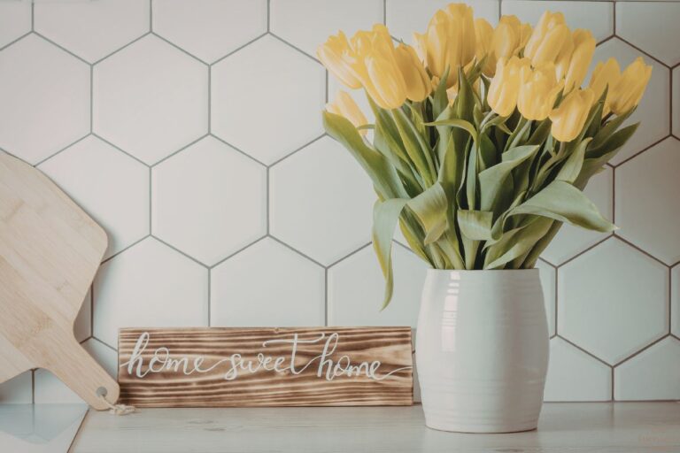 12 Brilliant Spring Decor Ideas That Keep Your Home Beautiful and Clutter-Free