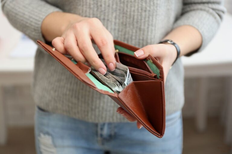 8 Ways Smart Procrastination Can Help You Spend Way Less Money